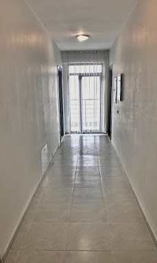 Geyikli merkezde butik otel tarzındaki odalarımızla ve tertemiz koridorlarımızla hizmetindeyiz. Sade ve şık tarzımızla kahvaltı veya kahvaltısız fiyatlarımızla liya pansiyon’a bekleriz. Bozcaada feribotuna uzaklığımız 3km’dir. - Liya Pansiyon